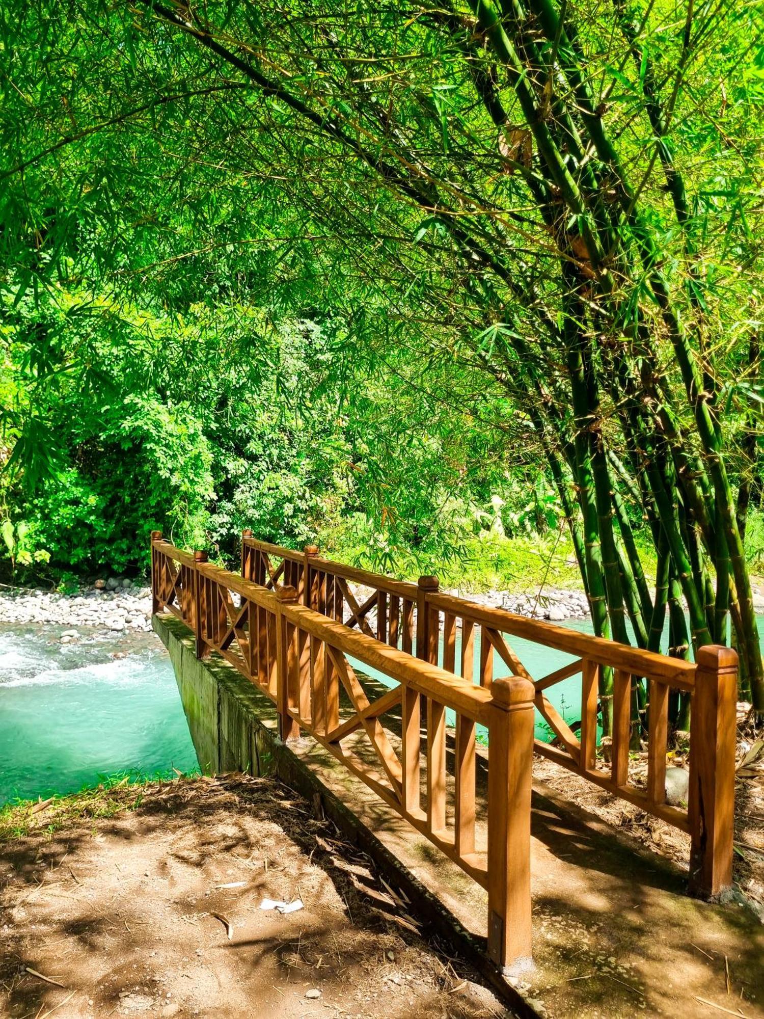 Aum Resort Пулукан Экстерьер фото